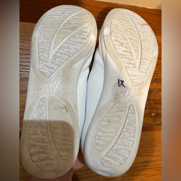 Varsity cheerleading shoes- size 9 womens - Picture 7 of 8